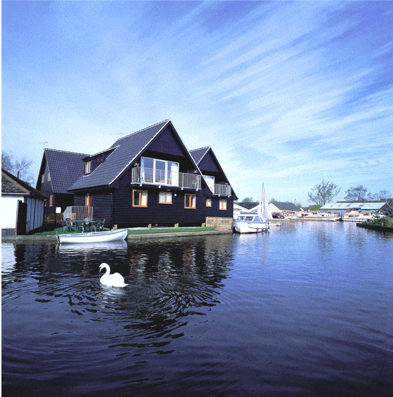 Norfolk Broads waterside holiday cottage