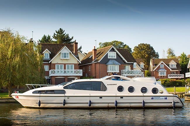 Large low cost Broads holiday boat rental