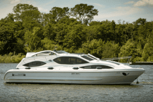 Brinks Tempo - Luxury Hire Boat Norfolk Broads